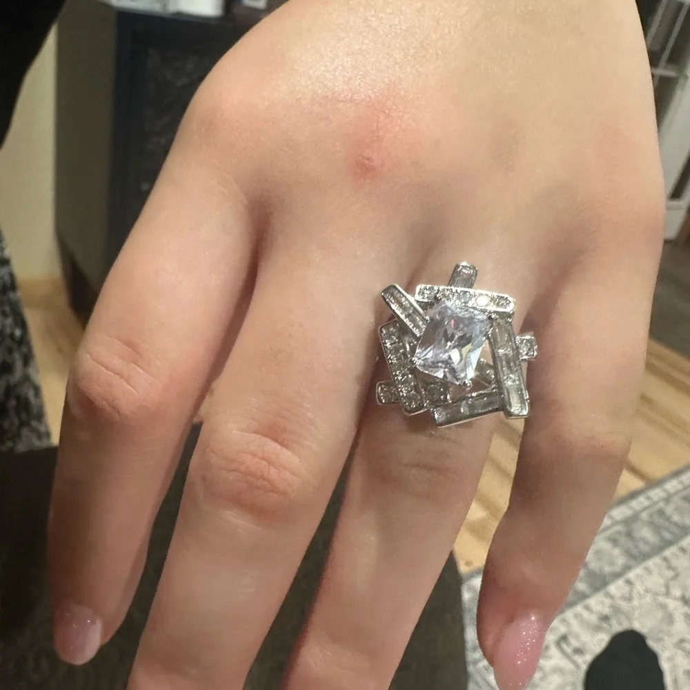 Elegant Silver Crystal Ring